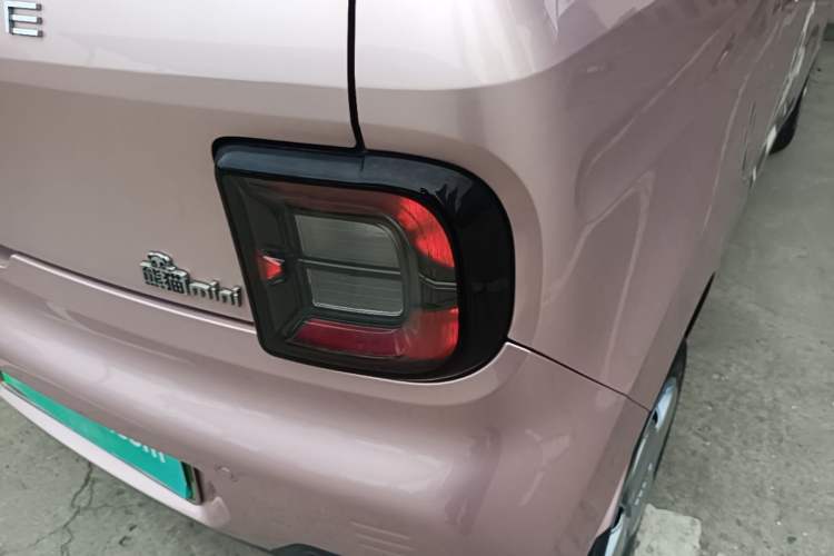 Used Geely Galaxy Panda 2023 Panda Mini 200km Endurance Bear Right Rear Taillight