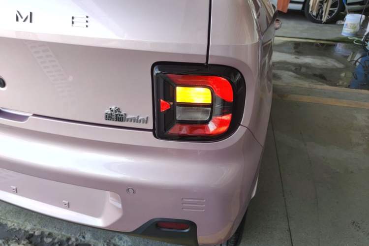 Used Geely Galaxy Panda 2023 Panda Mini 200km Endurance Bear Right Rear Taillight