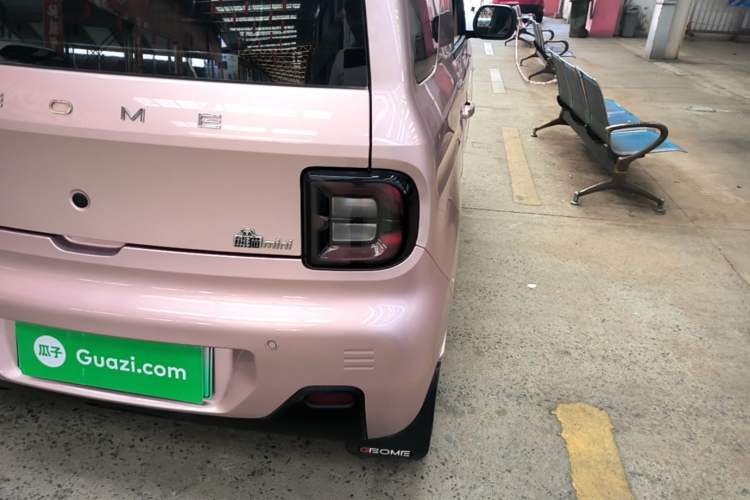 Used Geely Galaxy Panda 2023 Panda Mini 200km Endurance Bear Right Rear Taillight