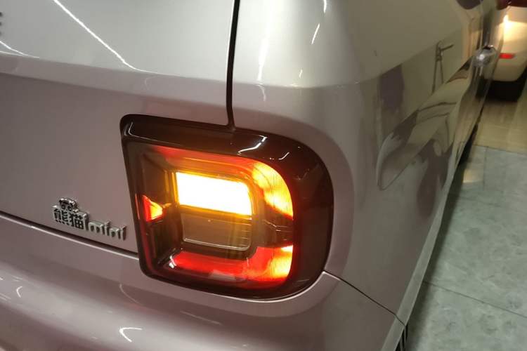 Used Geely Galaxy Panda 2023 Panda Mini 200km Endurance Bear Right Rear Taillight