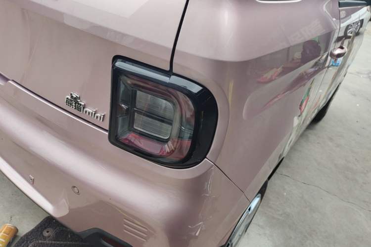 Used Geely Galaxy Panda 2023 Panda Mini 200km Endurance Bear Right Rear Taillight