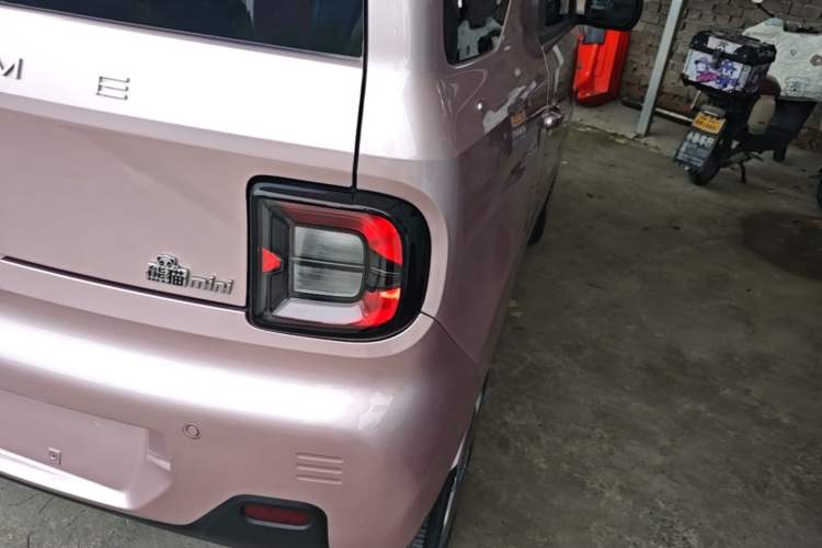 Used Geely Galaxy Panda 2023 Panda Mini 200km Endurance Bear Right Rear Taillight