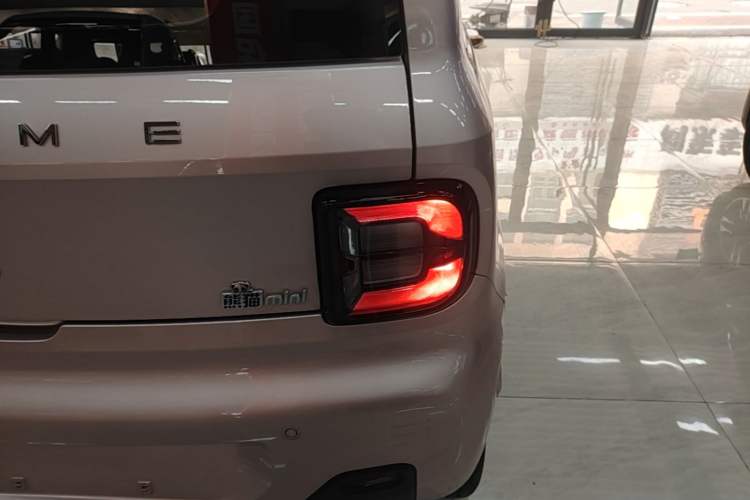 Used Geely Galaxy Panda 2023 Panda Mini 200km Endurance Bear Right Rear Taillight