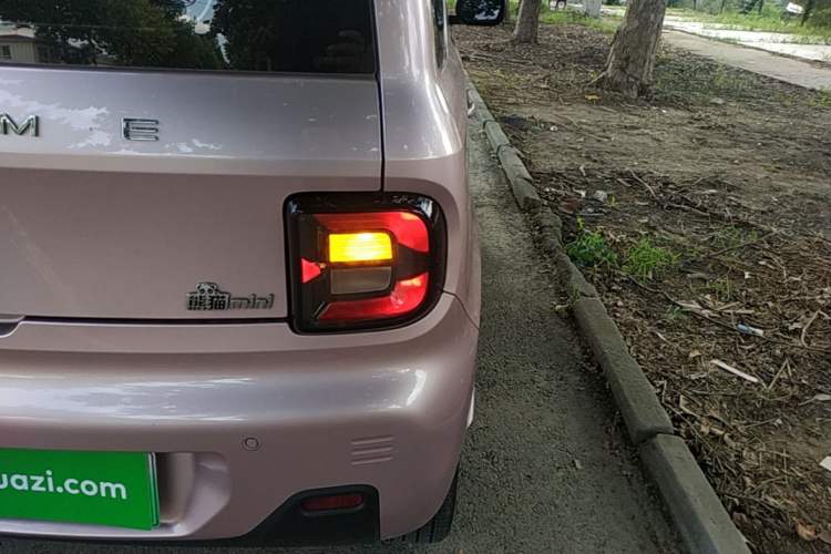 Used Geely Galaxy Panda 2023 Panda Mini 200km Endurance Bear Right Rear Taillight