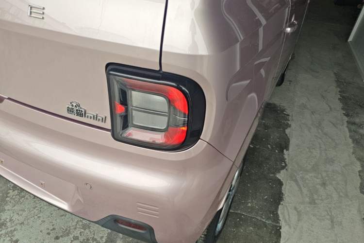Used Geely Galaxy Panda 2023 Panda Mini 200km Endurance Bear Right Rear Taillight