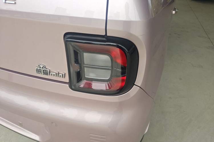 Used Geely Galaxy Panda 2023 Panda Mini 200km Endurance Bear Right Rear Taillight