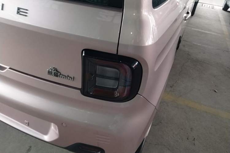Used Geely Galaxy Panda 2023 Panda Mini 200km Endurance Bear Right Rear Taillight