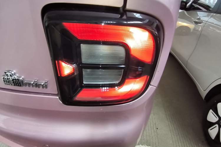 Used Geely Galaxy Panda 2023 Panda Mini 200km Endurance Bear Right Rear Taillight