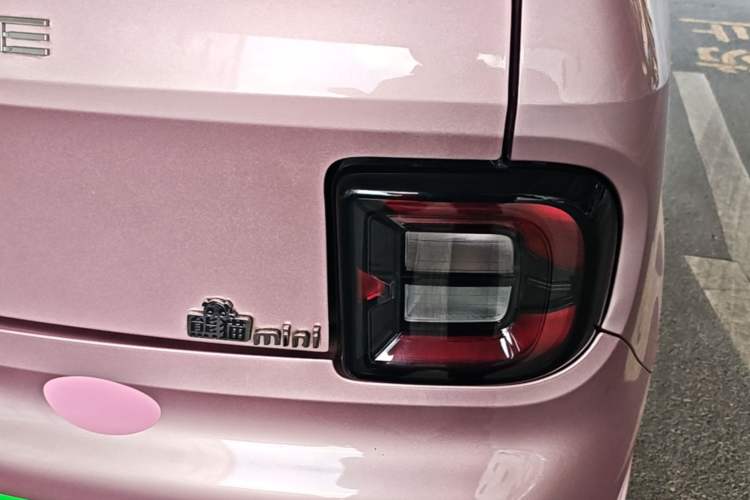 Used Geely Galaxy Panda 2023 Panda Mini 200km Endurance Bear Right Rear Taillight