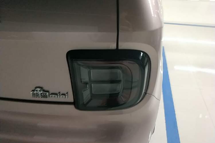Used Geely Galaxy Panda 2023 Panda Mini 200km Endurance Bear Right Rear Taillight