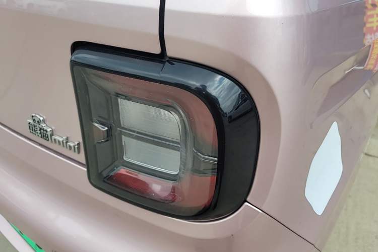 Used Geely Galaxy Panda 2023 Panda Mini 200km Endurance Bear Right Rear Taillight