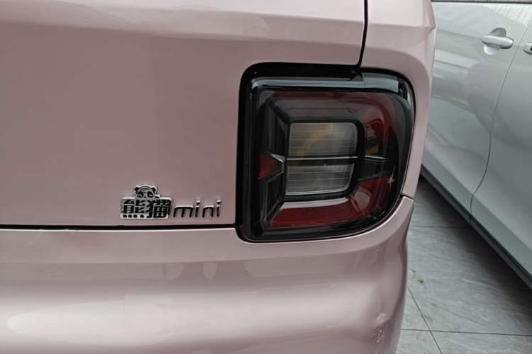 Used Geely Galaxy Panda 2023 Panda Mini 200km Endurance Bear Right Rear Taillight