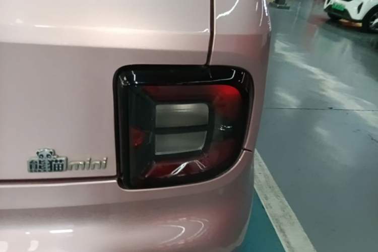 Used Geely Galaxy Panda 2023 Panda Mini 200km Endurance Bear Right Rear Taillight