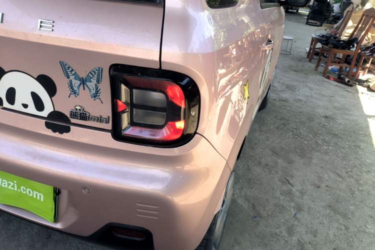 Used Geely Galaxy Panda 2023 Panda Mini 200km Endurance Bear Right Rear Taillight