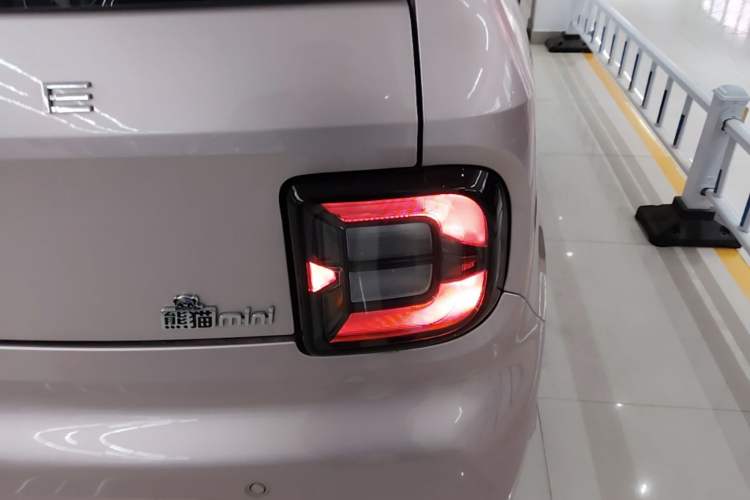 Used Geely Galaxy Panda 2023 Panda Mini 200km Endurance Bear Right Rear Taillight