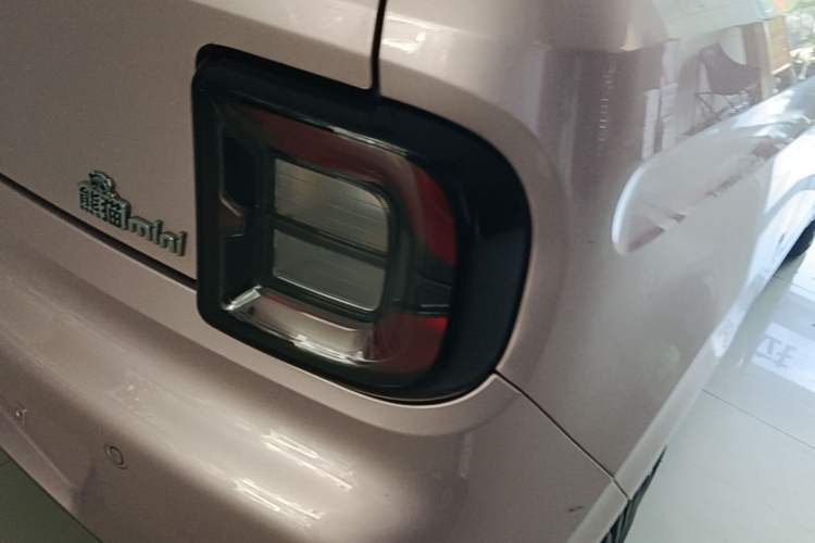 Used Geely Galaxy Panda 2023 Panda Mini 200km Endurance Bear Right Rear Taillight