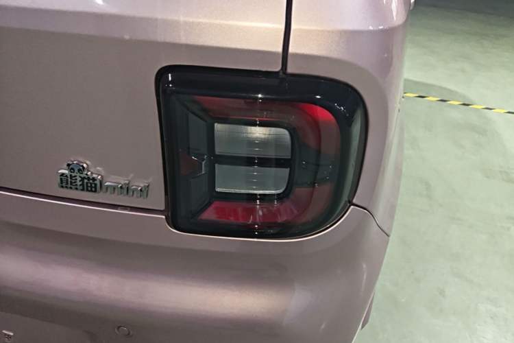 Used Geely Galaxy Panda 2023 Panda Mini 200km Endurance Bear Right Rear Taillight