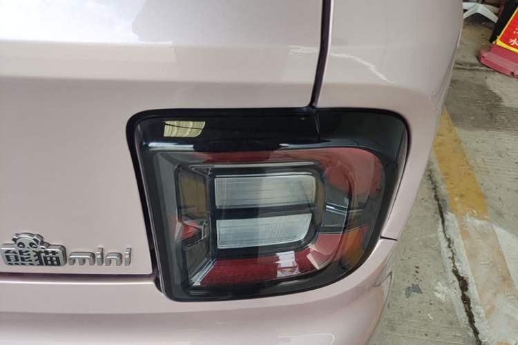 Used Geely Galaxy Panda 2023 Panda Mini 200km Endurance Bear Right Rear Taillight