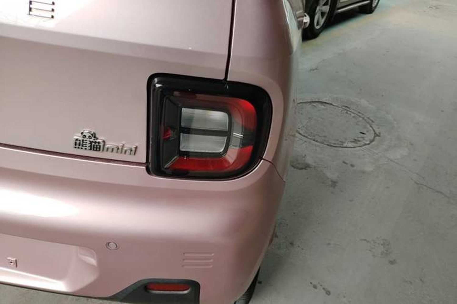 Used Geely Galaxy Panda 2023 Panda Mini 200km Endurance Bear Right Rear Taillight