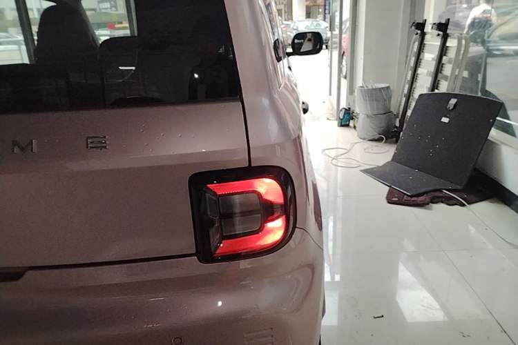 Used Geely Galaxy Panda 2023 Panda Mini 200km Endurance Bear Right Rear Taillight