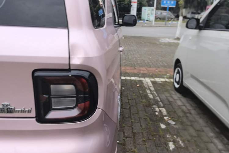 Used Geely Galaxy Panda 2023 Panda Mini 200km Endurance Bear Right Rear Taillight
