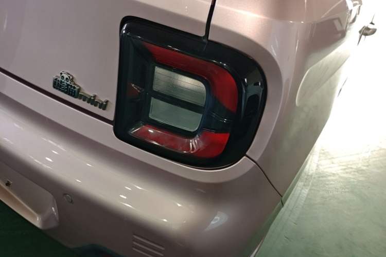 Used Geely Galaxy Panda 2023 Panda Mini 200km Endurance Bear Right Rear Taillight