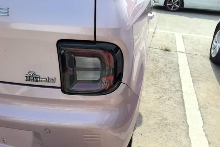 Used Geely Galaxy Panda 2023 Panda Mini 200km Endurance Bear Right Rear Taillight