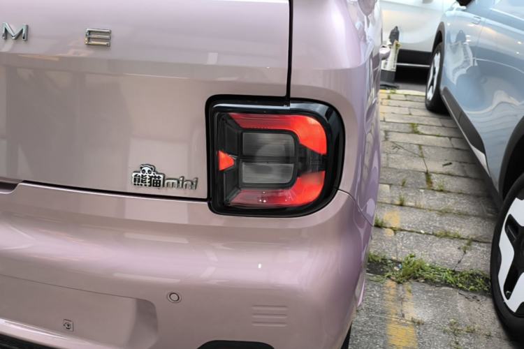 Used Geely Galaxy Panda 2023 Panda Mini 200km Endurance Bear Right Rear Taillight