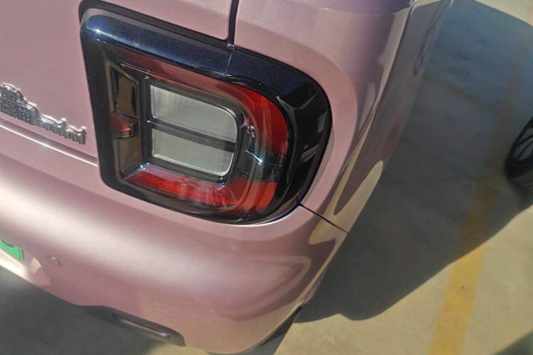 Used Geely Galaxy Panda 2023 Panda Mini 200km Endurance Bear Right Rear Taillight
