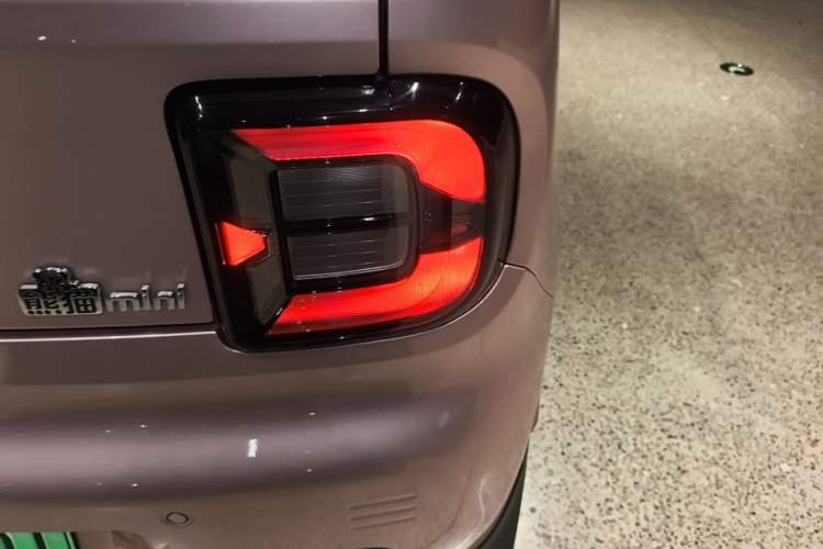 Used Geely Galaxy Panda 2023 Panda Mini 200km Endurance Bear Right Rear Taillight