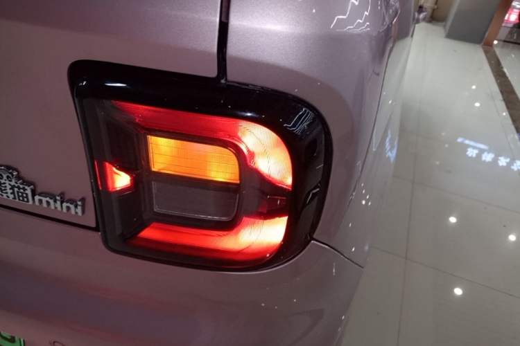 Used Geely Galaxy Panda 2023 Panda Mini 200km Endurance Bear Right Rear Taillight