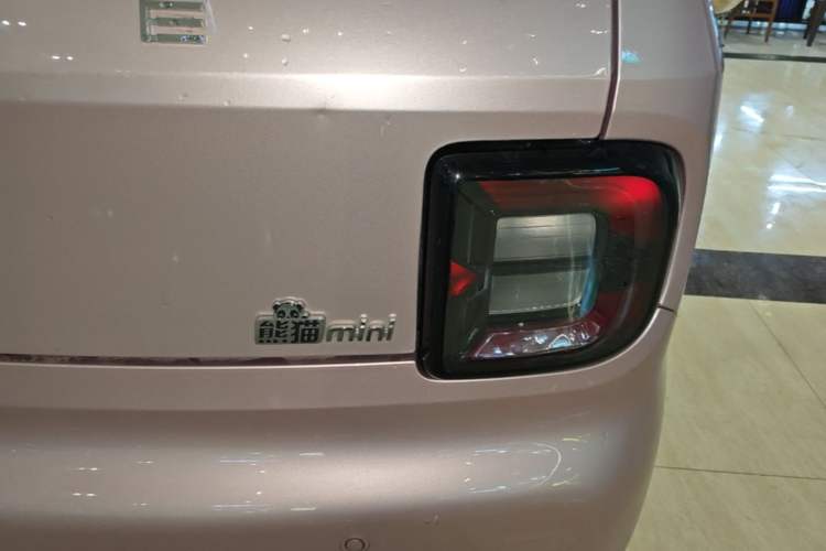 Used Geely Galaxy Panda 2023 Panda Mini 200km Endurance Bear Right Rear Taillight