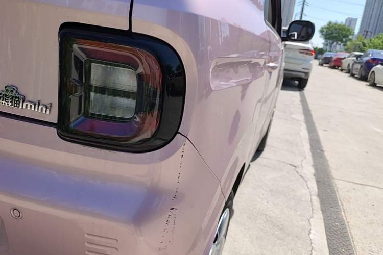 Used Geely Galaxy Panda 2023 Panda Mini 200km Endurance Bear Right Rear Taillight