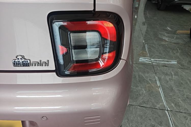 Used Geely Galaxy Panda 2023 Panda Mini 200km Endurance Bear Right Rear Taillight