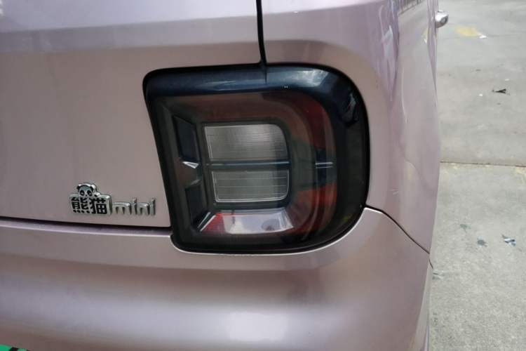 Used Geely Galaxy Panda 2023 Panda Mini 200km Endurance Bear Right Rear Taillight
