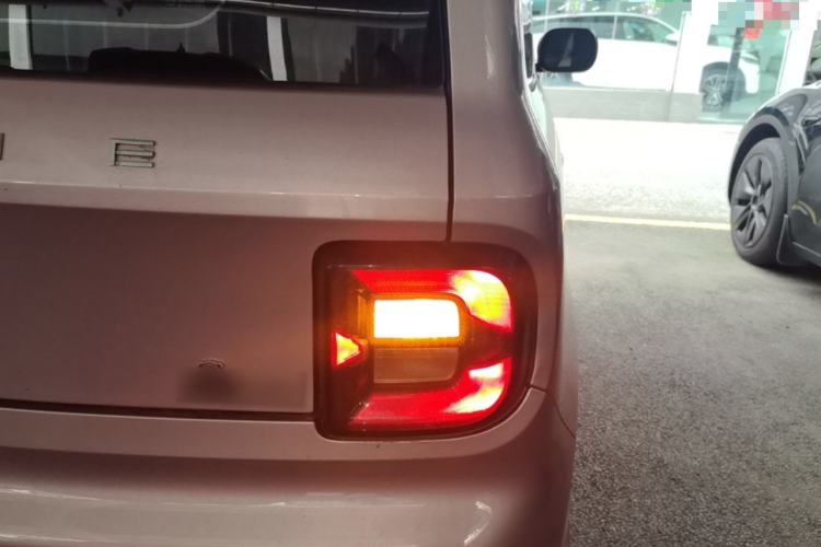 Used Geely Galaxy Panda 2023 Panda Mini 200km Endurance Bear Right Rear Taillight