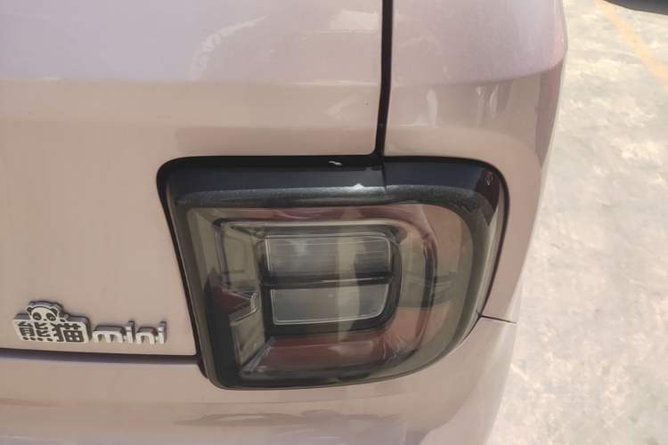 Used Geely Galaxy Panda 2023 Panda Mini 200km Endurance Bear Right Rear Taillight