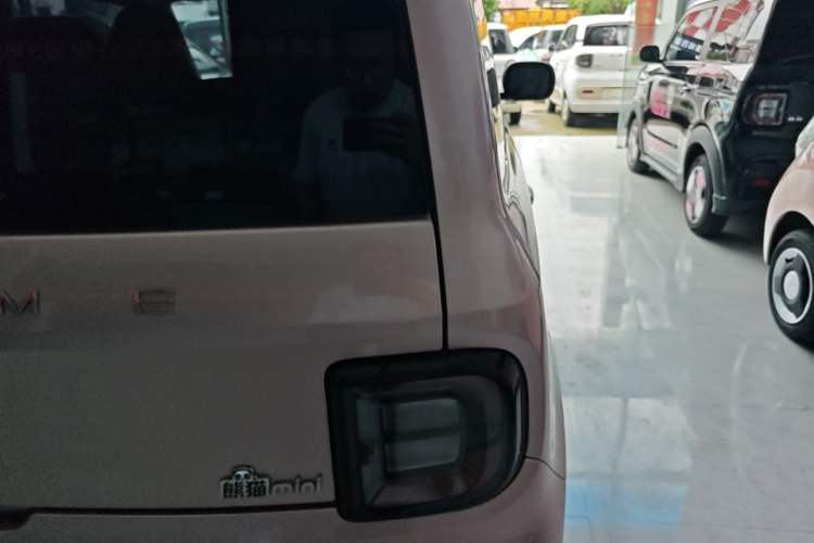 Used Geely Galaxy Panda 2023 Panda Mini 200km Endurance Bear Right Rear Taillight
