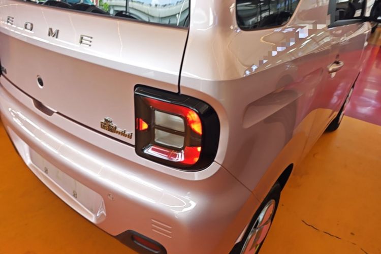 Used Geely Galaxy Panda 2023 Panda Mini 200km Endurance Bear Right Rear Taillight