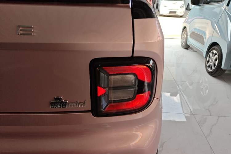 Used Geely Galaxy Panda 2023 Panda Mini 200km Endurance Bear Right Rear Taillight