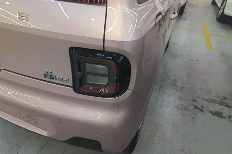 Used Geely Galaxy Panda 2023 Panda Mini 200km Endurance Bear Right Rear Taillight