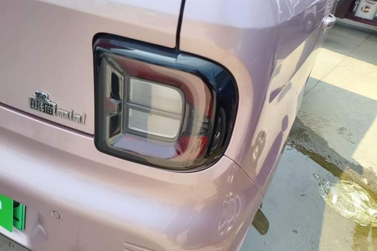 Used Geely Galaxy Panda 2023 Panda Mini 200km Endurance Bear Right Rear Taillight