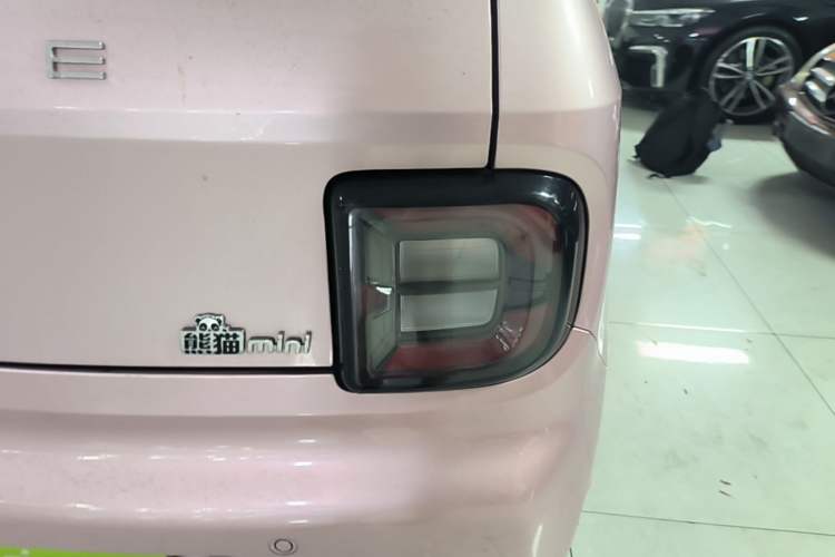 Used Geely Galaxy Panda 2023 Panda Mini 200km Endurance Bear Right Rear Taillight