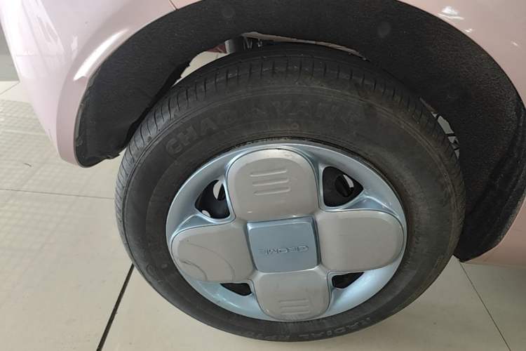 Used Geely Galaxy Panda 2023 Panda Mini 200km Endurance Bear Right Rear Wheel Hub