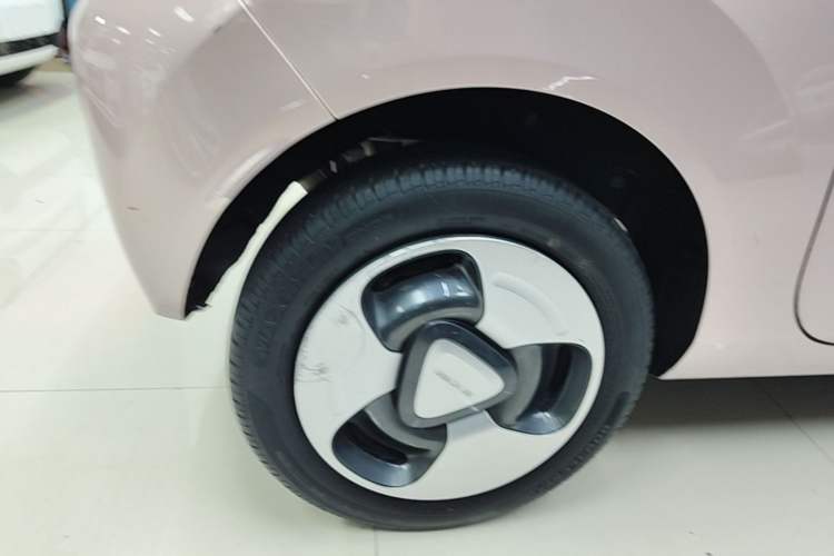 Used Geely Galaxy Panda 2023 Panda Mini 200km Dynamic Bear Right Rear Wheel Hub