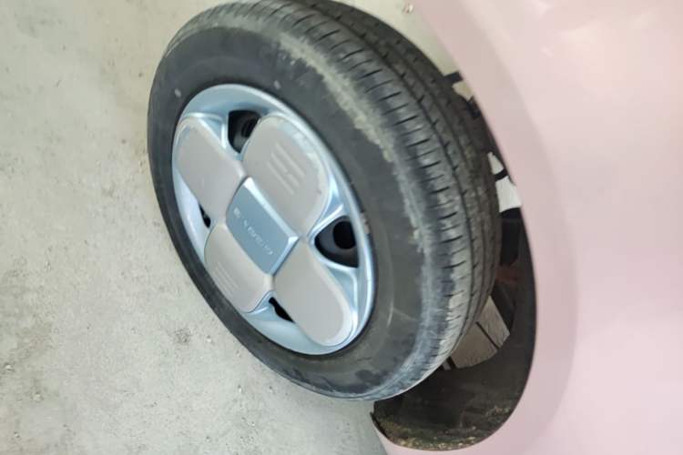 Used Geely Galaxy Panda 2023 Panda Mini 200km "Lucky Duck" Limited Edition – Lucky You! Right Rear Wheel Hub