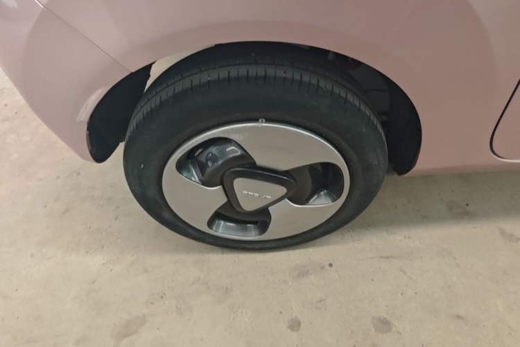 Used Geely Galaxy Panda 2023 Panda Mini 200km Dynamic Bear Right Rear Wheel Hub