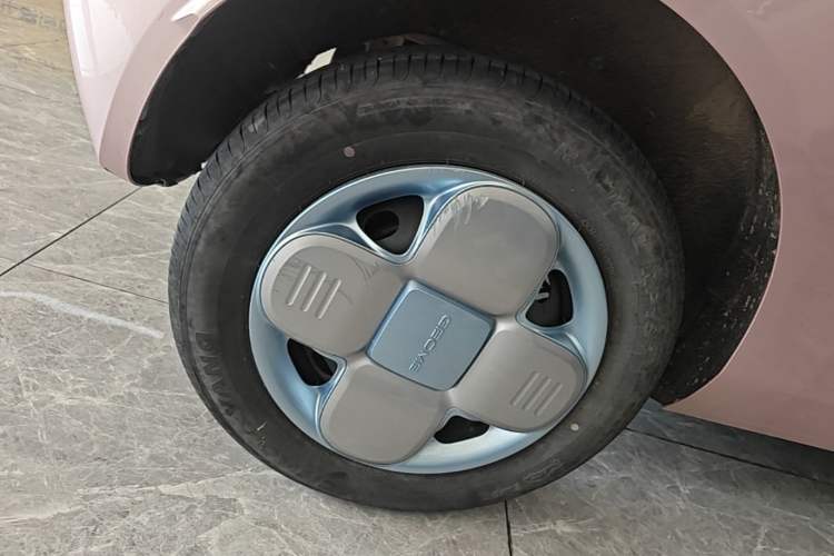 Used Geely Galaxy Panda 2023 Panda Mini 200km Endurance Bear Right Rear Wheel Hub