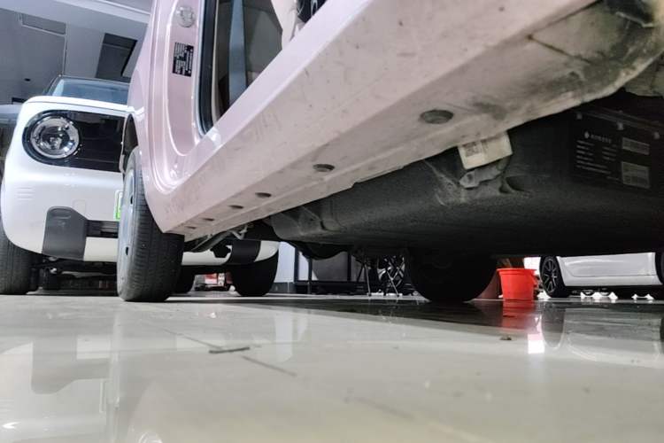 Used Geely Galaxy Panda 2023 Panda Mini 200km Endurance Bear Right Side Sill