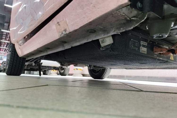Used Geely Galaxy Panda 2023 Panda Mini 200km Endurance Bear Right Side Sill